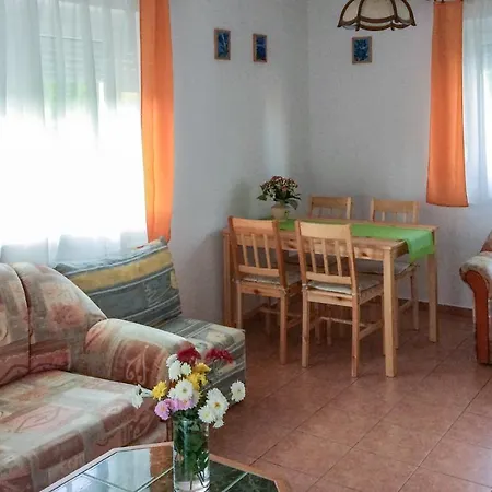 Beautiful In W/ 1 Bedrooms