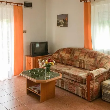 Beautiful In W/ 1 Bedrooms